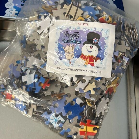 Frosty the Snowman 550 piece Collector’s Puzzle in Tin New - Picture 5 of 6